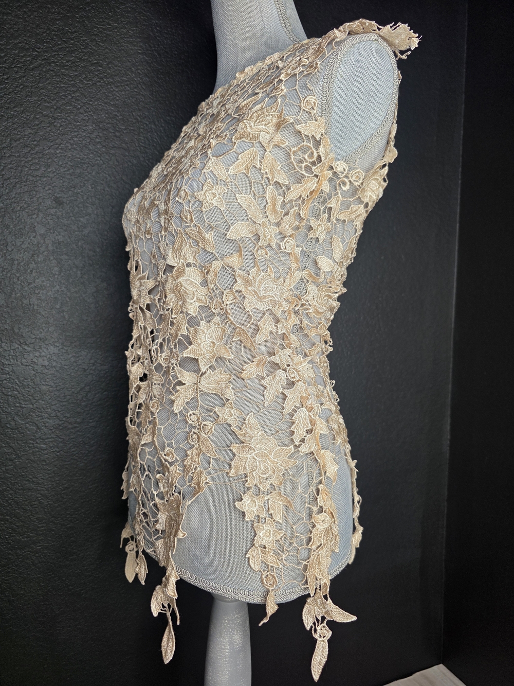Miss Finch Sz Small Delicate Beige Floral Lace Overlay Tank Top - Picture 2 of 10